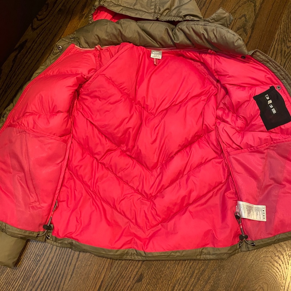 Nike Puffer Jacket Lined Size Medium - image 4